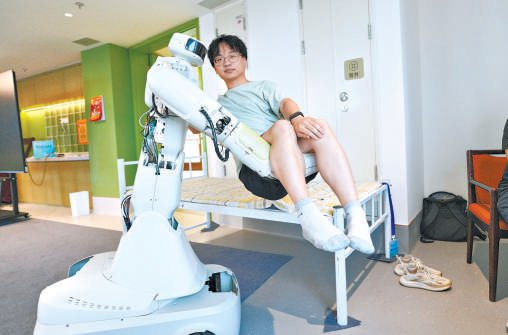 康养机器人养老社区拼实力